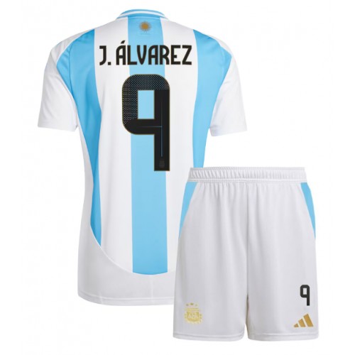 Fotballdrakt Barn Argentina Julian Alvarez #9 Hjemmedraktsett Copa America 2024 Kortermet (+ Korte bukser)